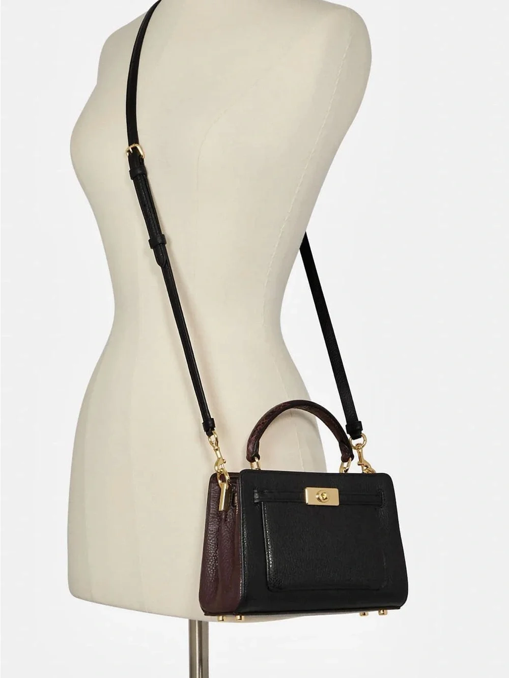 COACH Lane Satchel In Black Leather C8687